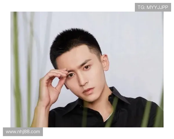 张哲瀚：演技与魅力的双重奏，照亮荧屏的星光